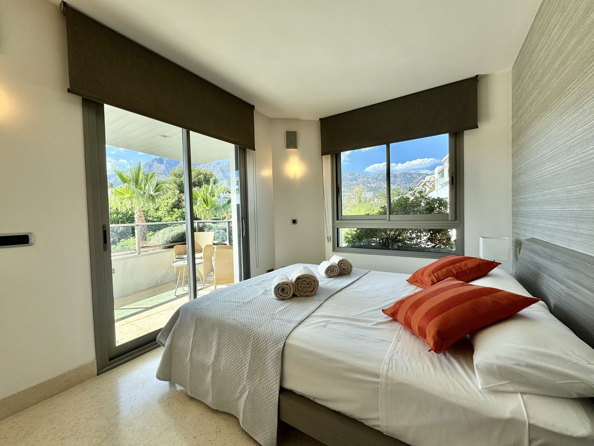 Piso de 3 Dormitorios en alquiler vacacional en Milla de Oro, Marbella