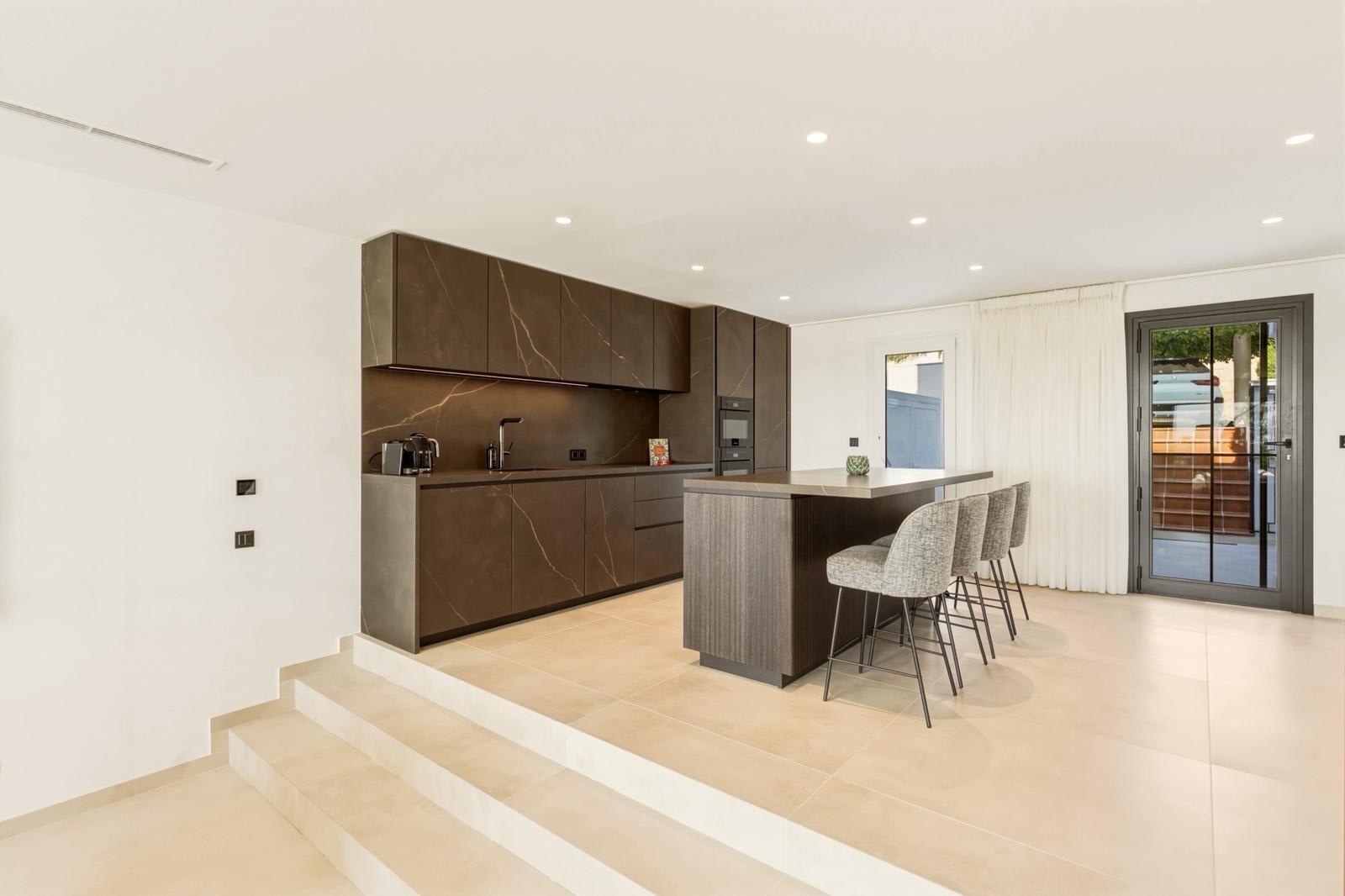 3 Bed, 2 Bath - Townhouse for Sale in Benahavis