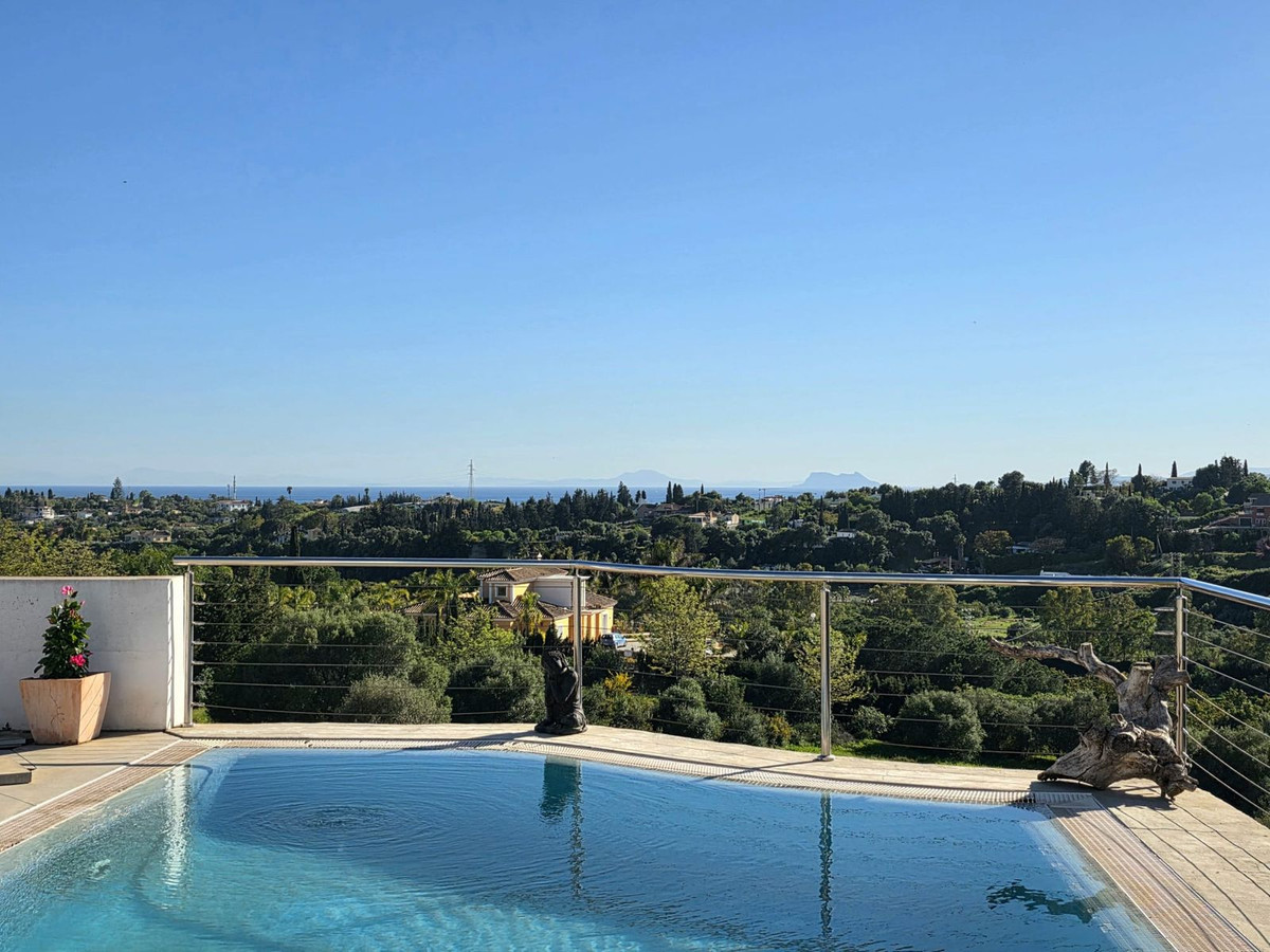 Casa de 4 Dormitorios y 3 Baños en venta en Estepona