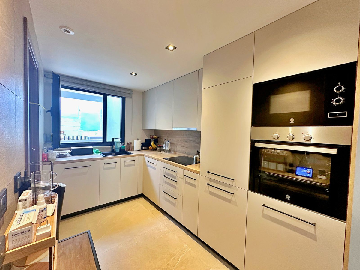 Piso de 2 Dormitorios y 2 Baños en venta en Nueva Andalucía, Marbella