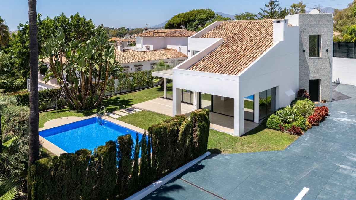 Casa de 4 Dormitorios y 4 Baños en venta en San Pedro de Alcántara