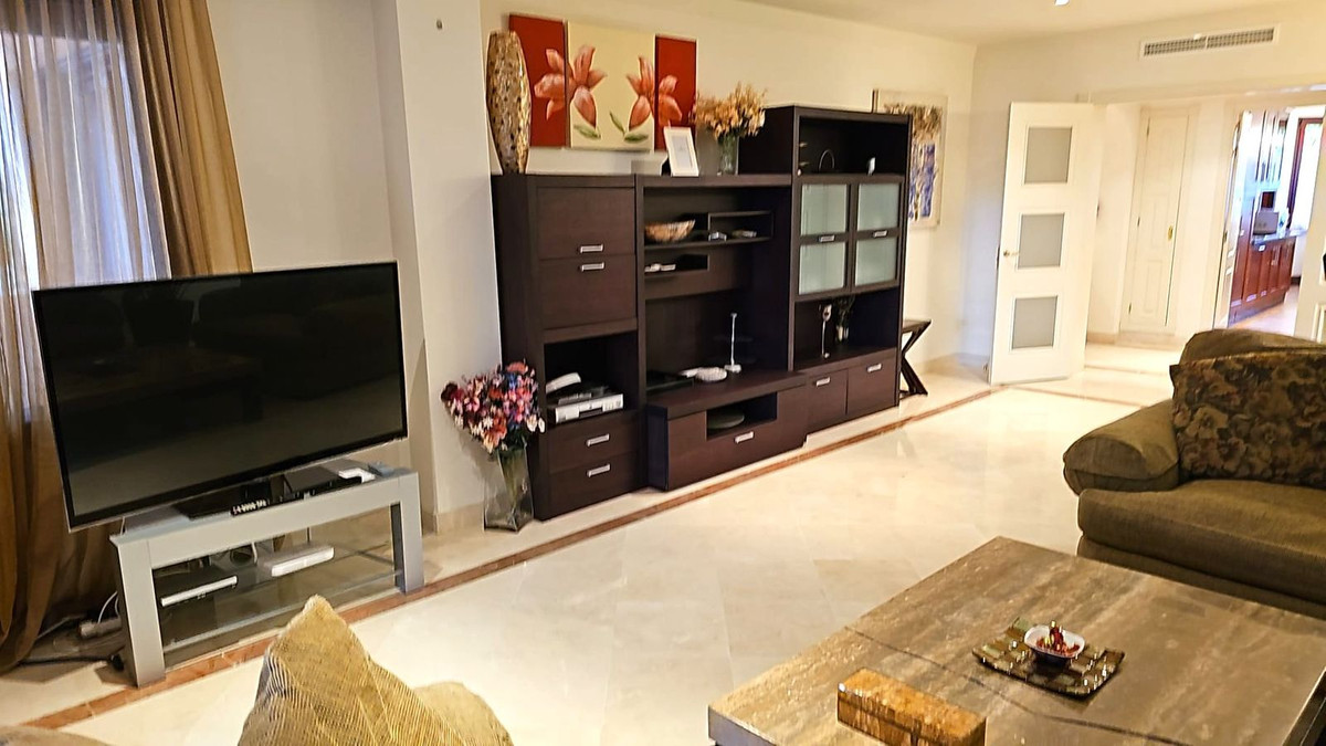 Piso de 3 Dormitorios en alquiler en Bahía de Marbella