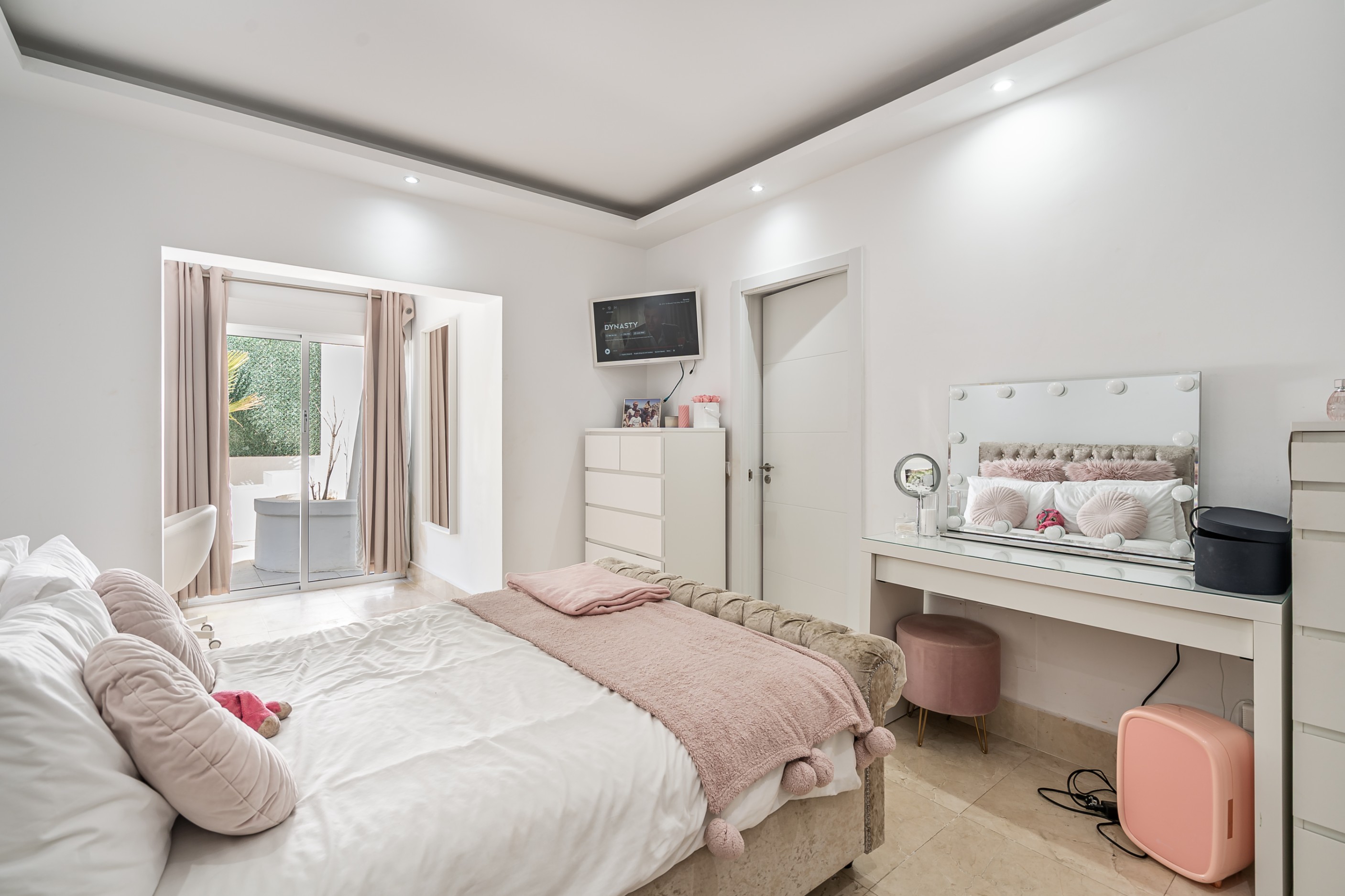 5 Bed, 5 Bath - Villa for Sale in Atalaya, Estepona