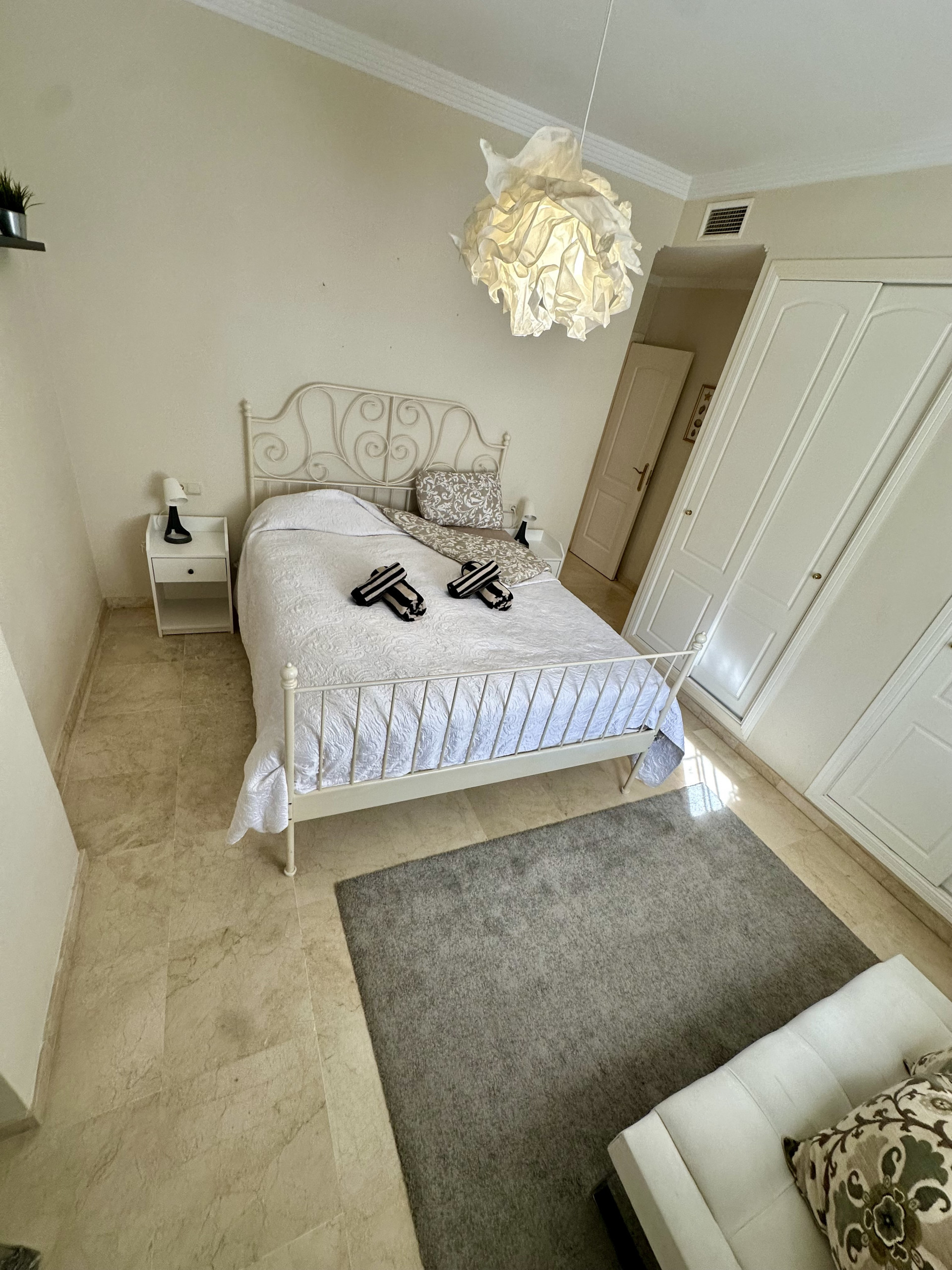 Piso de 2 Dormitorios y 2 Baños en alquiler en Nueva Andalucía