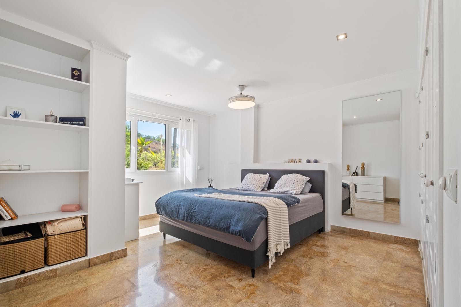 Piso de 3 Dormitorios y 3 Baños en venta en Milla de Oro, Marbella