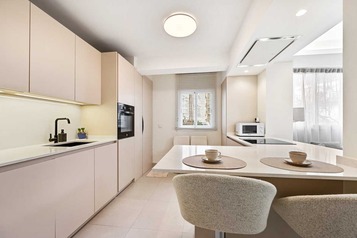 2 Bed, 1 Bath - Apartment for Rent in Marbella