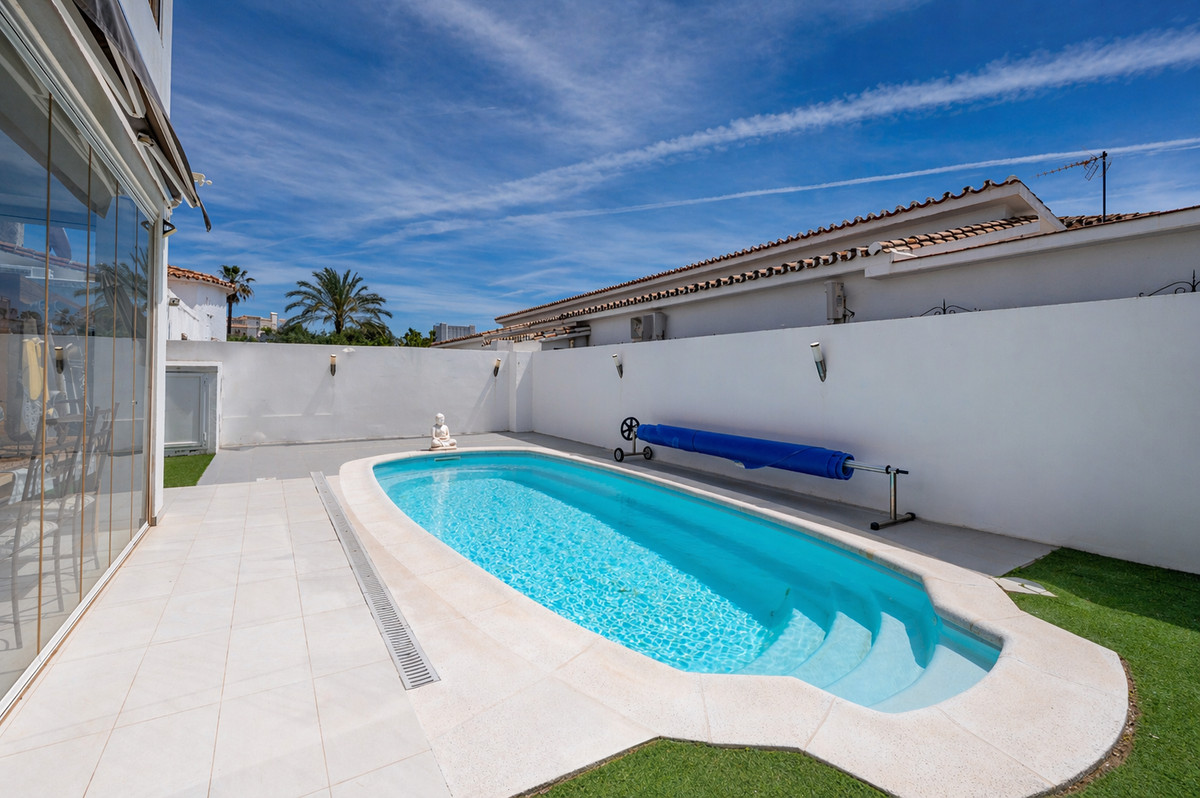 Casa de 3 Dormitorios en venta en Estepona