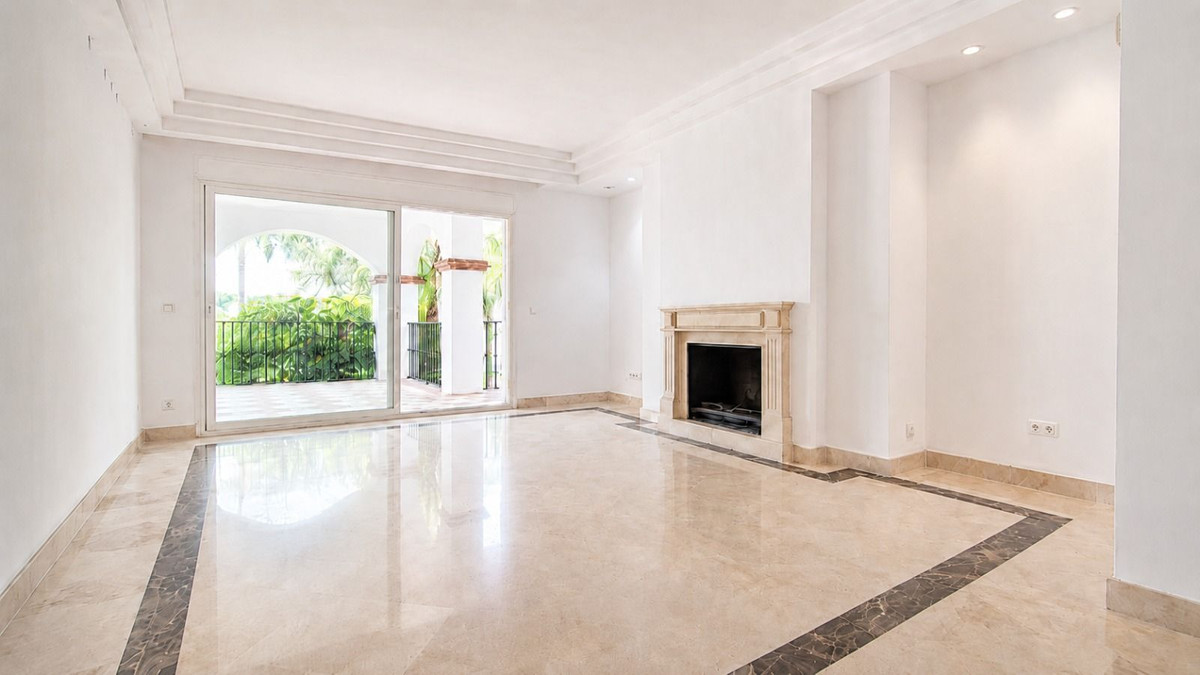 Piso de 3 Dormitorios en venta en Milla de Oro, Marbella