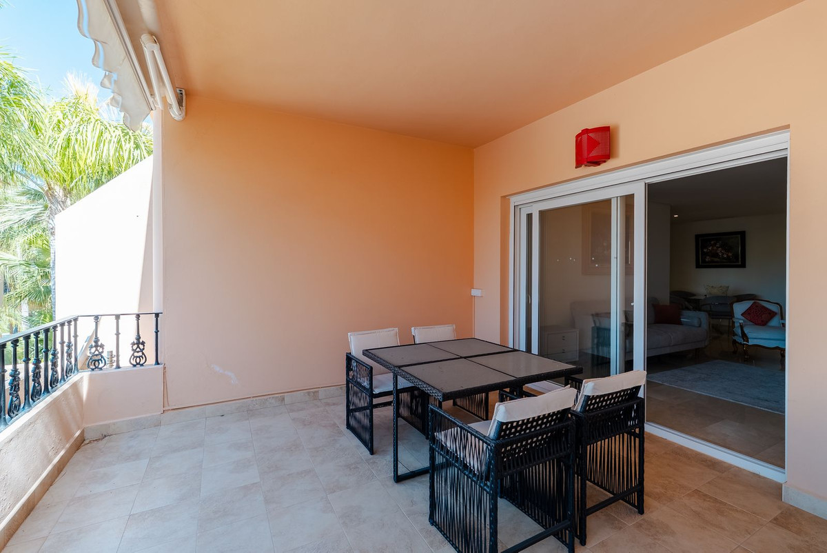 2 Bed - Apartment for Sale in Nueva Andalucia, Marbella
