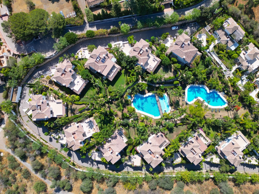5 Bed, 4 Bath - Villa for Sale in Marbella Golden Mile