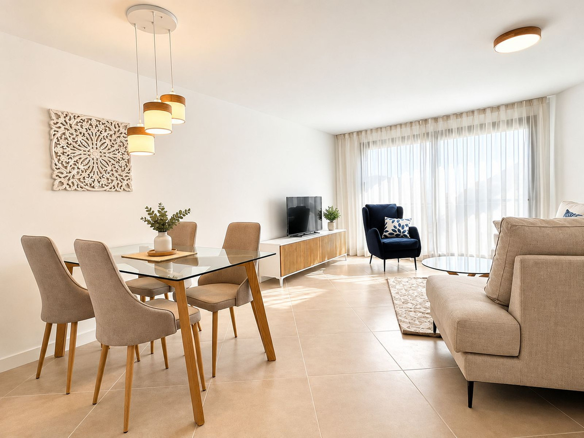 Casa Adosada de 3 Dormitorios en venta en Estepona