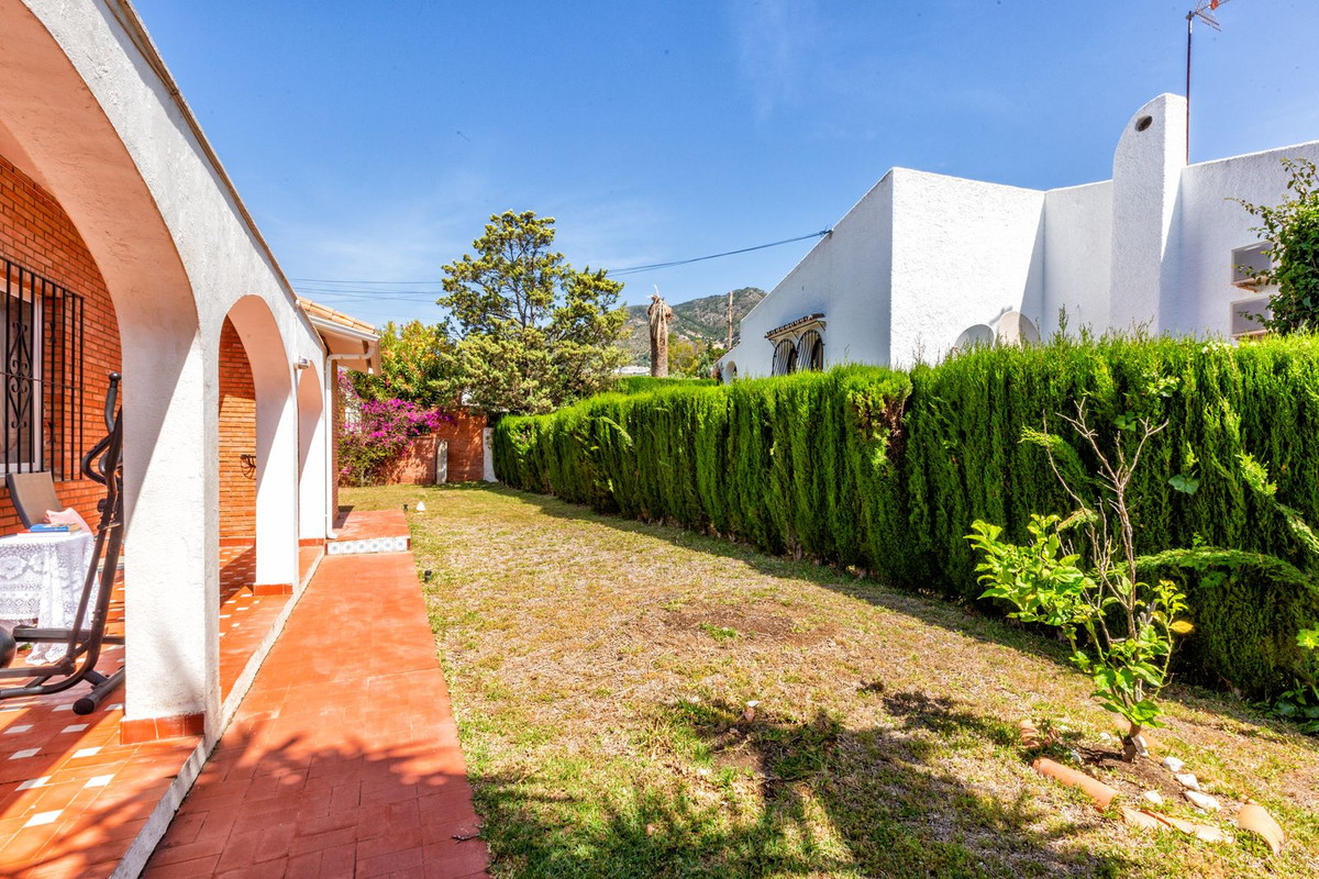 Casa de 6 Dormitorios y 4 Baños en venta en Mijas