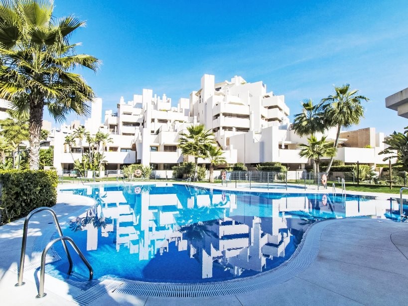 Piso de 2 Dormitorios en alquiler vacacional en La Alqueria, Estepona