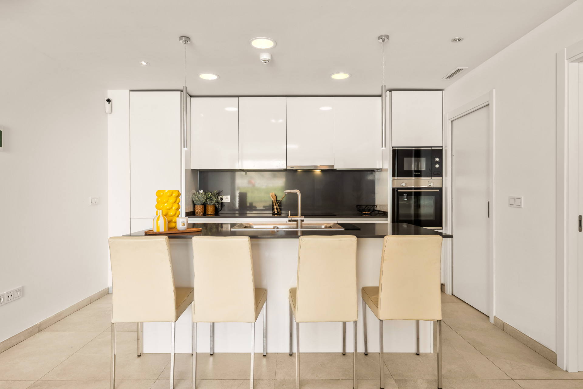 Ático de 3 Dormitorios y 2 Baños en venta en Benahavís