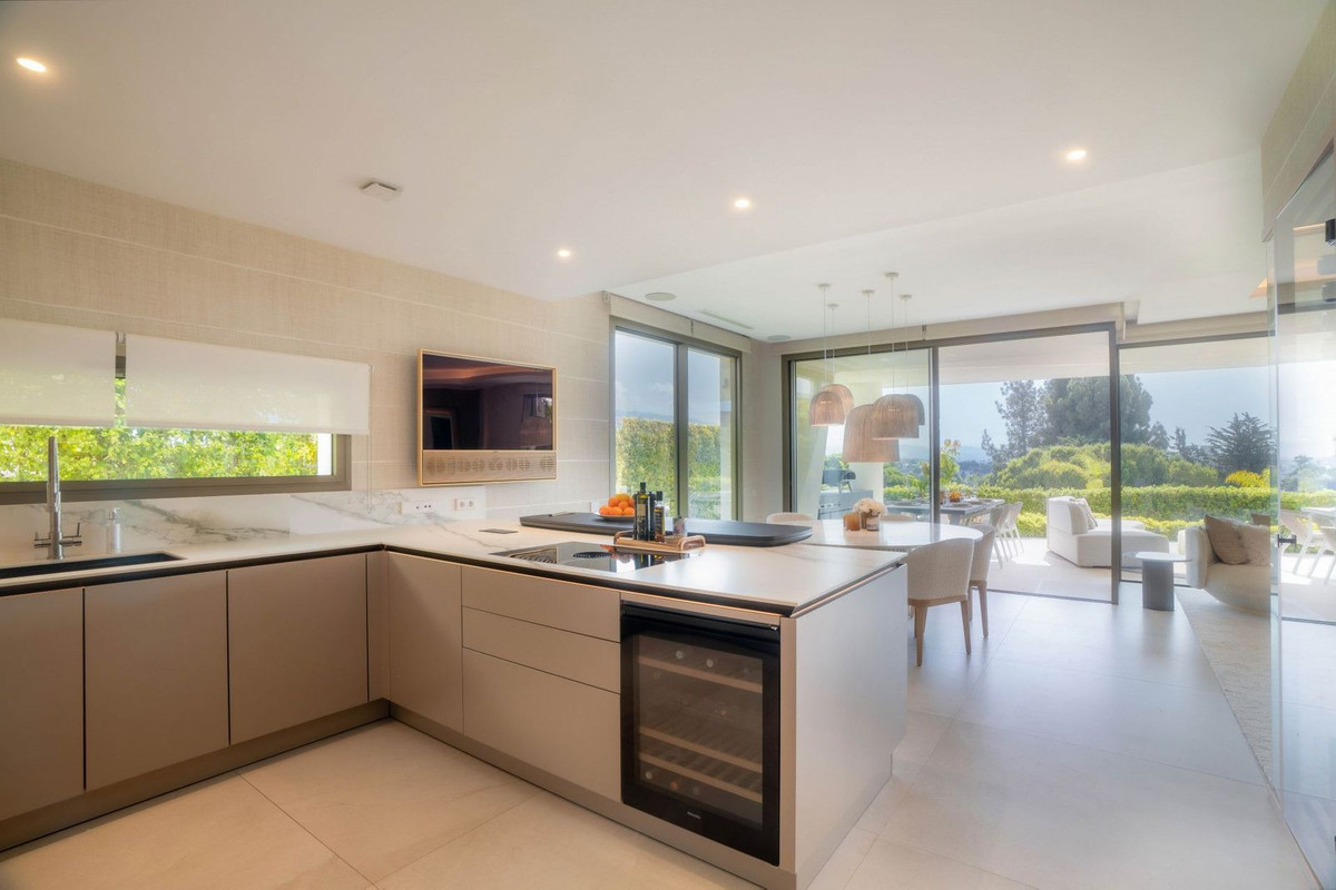 Casa de 4 Dormitorios y 4 Baños en venta en Nueva Andalucía, Marbella
