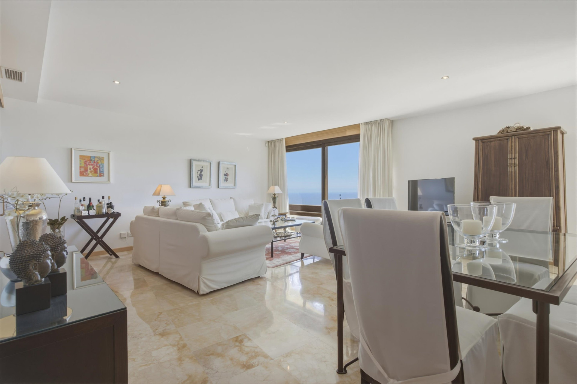 Piso de 3 Dormitorios en venta en Los Monteros, Marbella