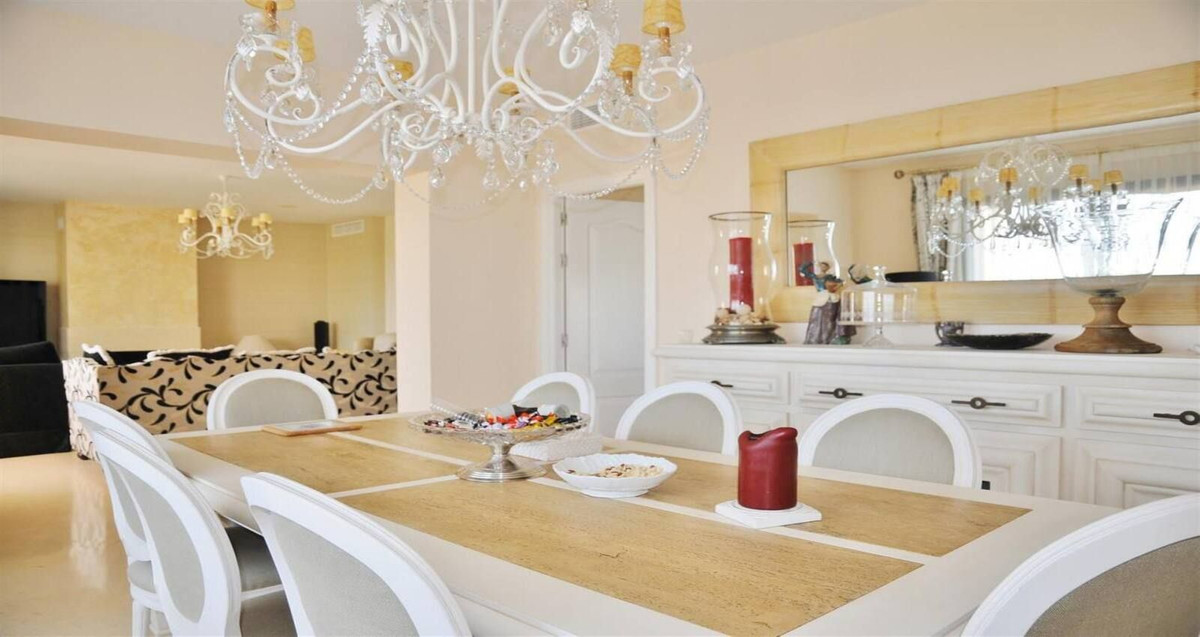 Ático de 4 Dormitorios en venta en Benahavís