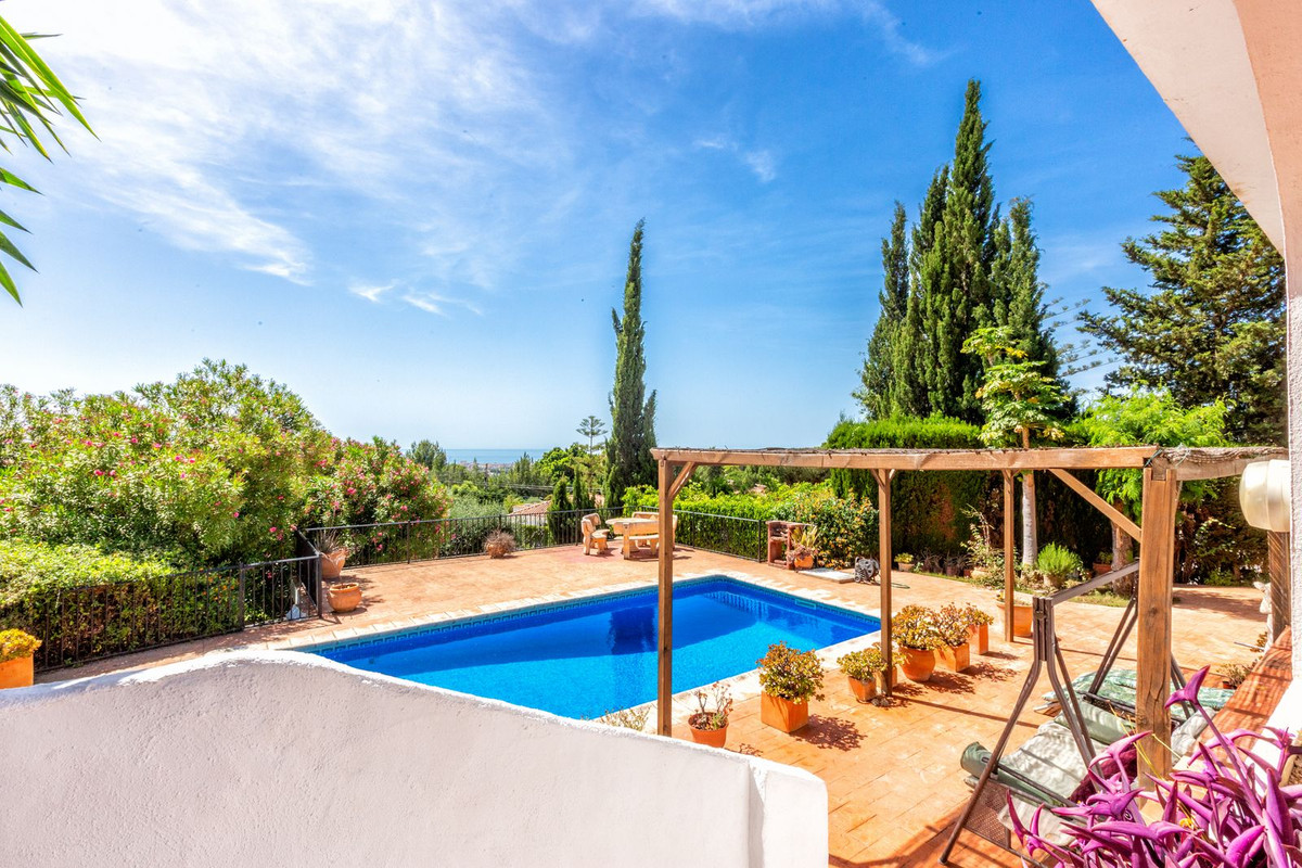 Casa de 6 Dormitorios y 4 Baños en venta en Mijas