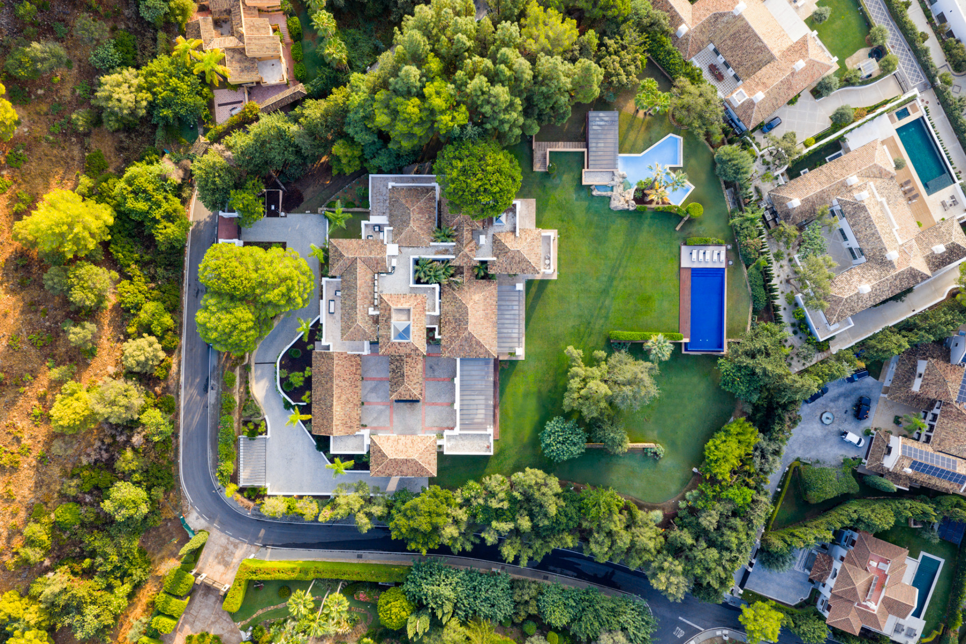 Casa de 6 Dormitorios y 3 Baños en alquiler vacacional en Milla de Oro, Marbella