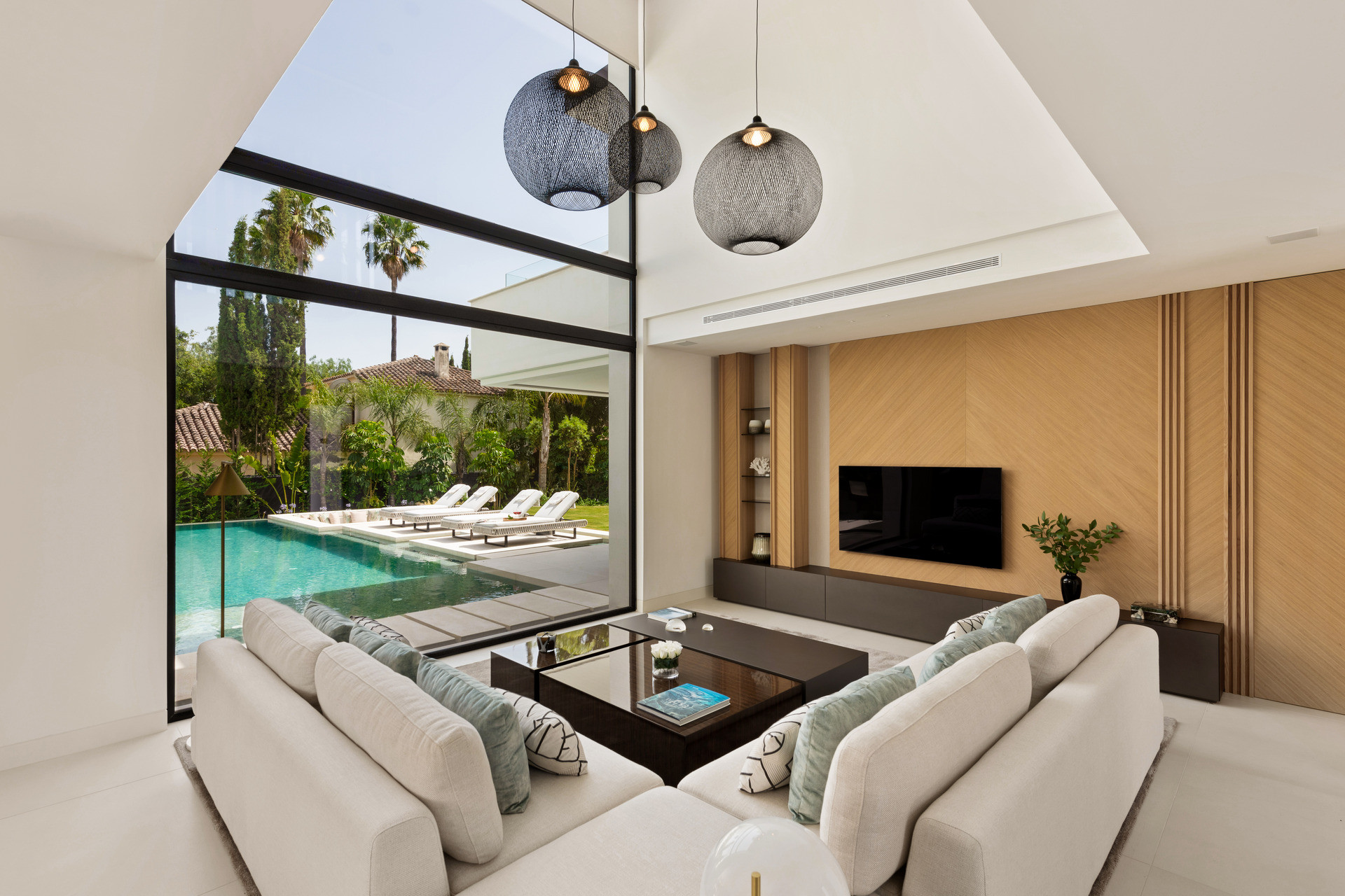 Casa de 5 Dormitorios y 6 Baños en venta en Nueva Andalucía, Marbella