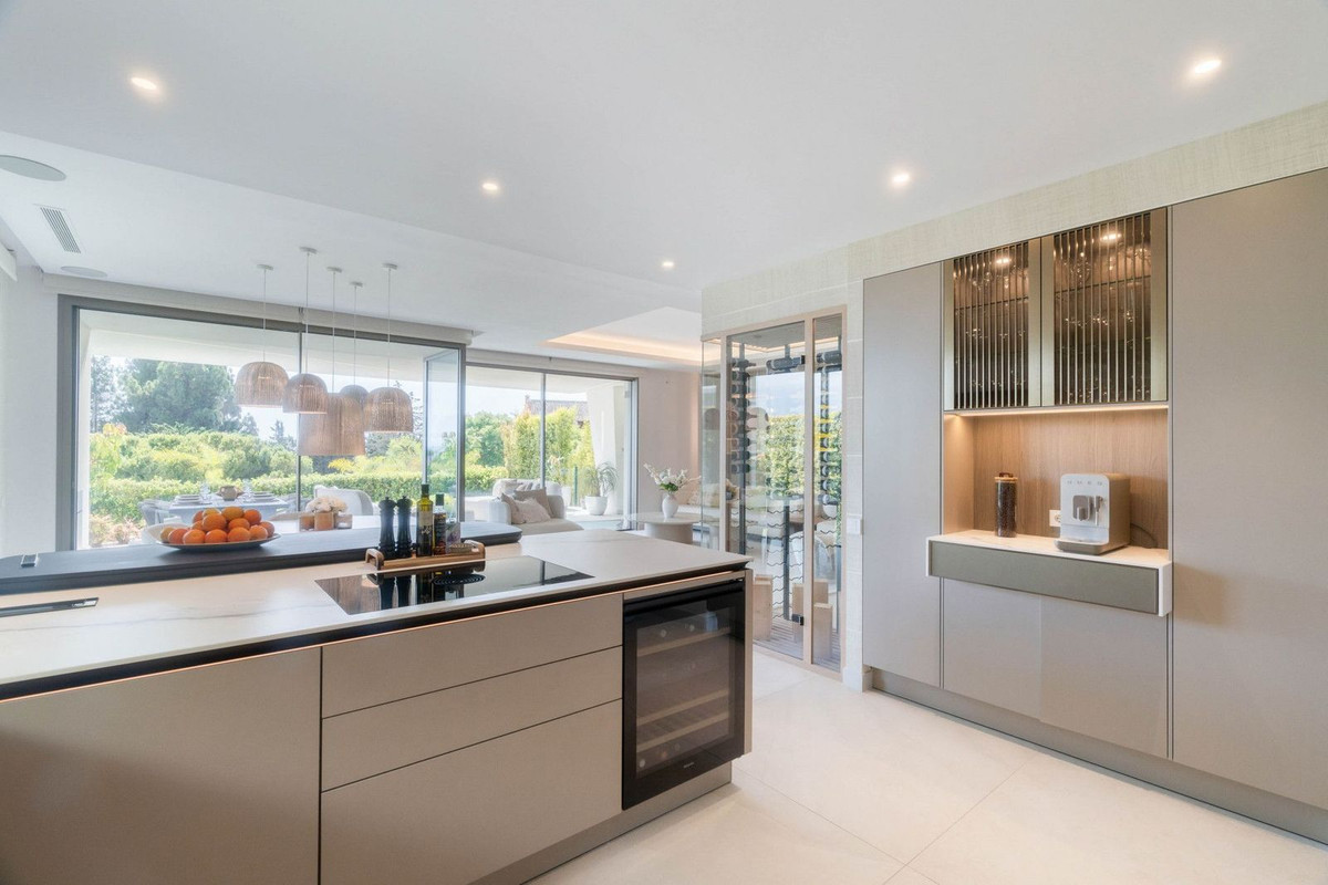 Casa de 4 Dormitorios y 4 Baños en venta en Nueva Andalucía, Marbella