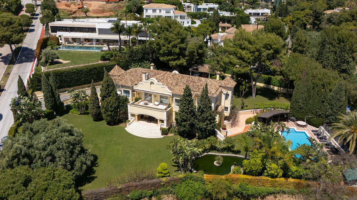 Casa de 6 Dormitorios en venta en Sierra Blanca, Marbella