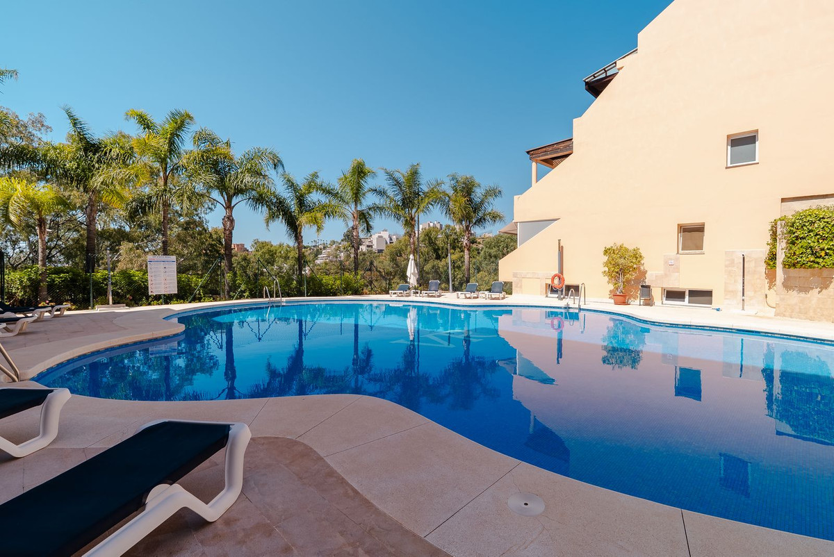 2 Bed - Apartment for Sale in Nueva Andalucia, Marbella