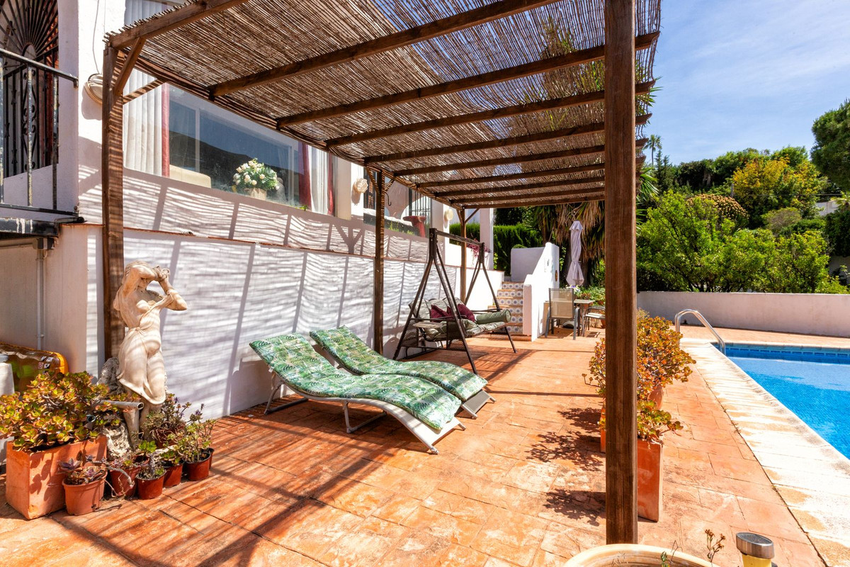 Casa de 6 Dormitorios y 4 Baños en venta en Mijas