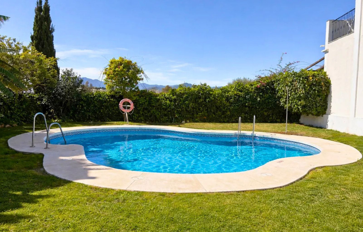 Casa Adosada de 3 Dormitorios en venta en Nueva Andalucía, Marbella