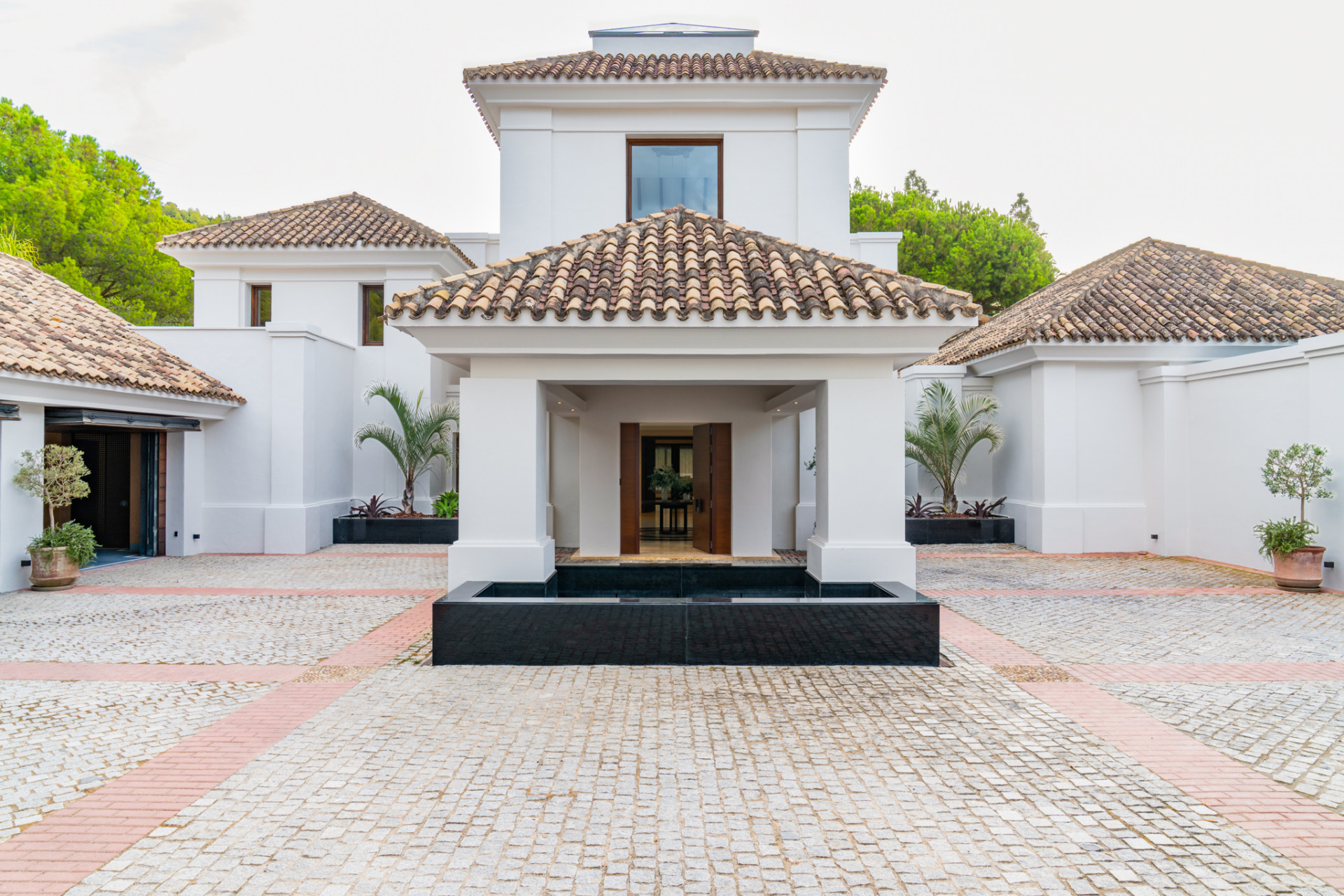 Casa de 6 Dormitorios y 3 Baños en alquiler vacacional en Milla de Oro, Marbella