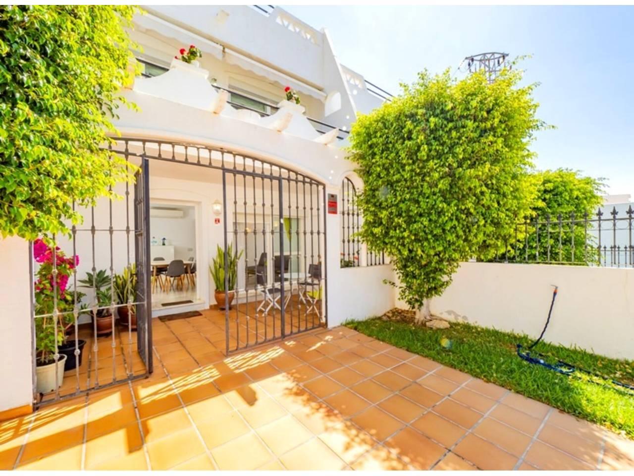 Casa Adosada de 3 Dormitorios y 3 Baños en alquiler vacacional en Marbella Centro