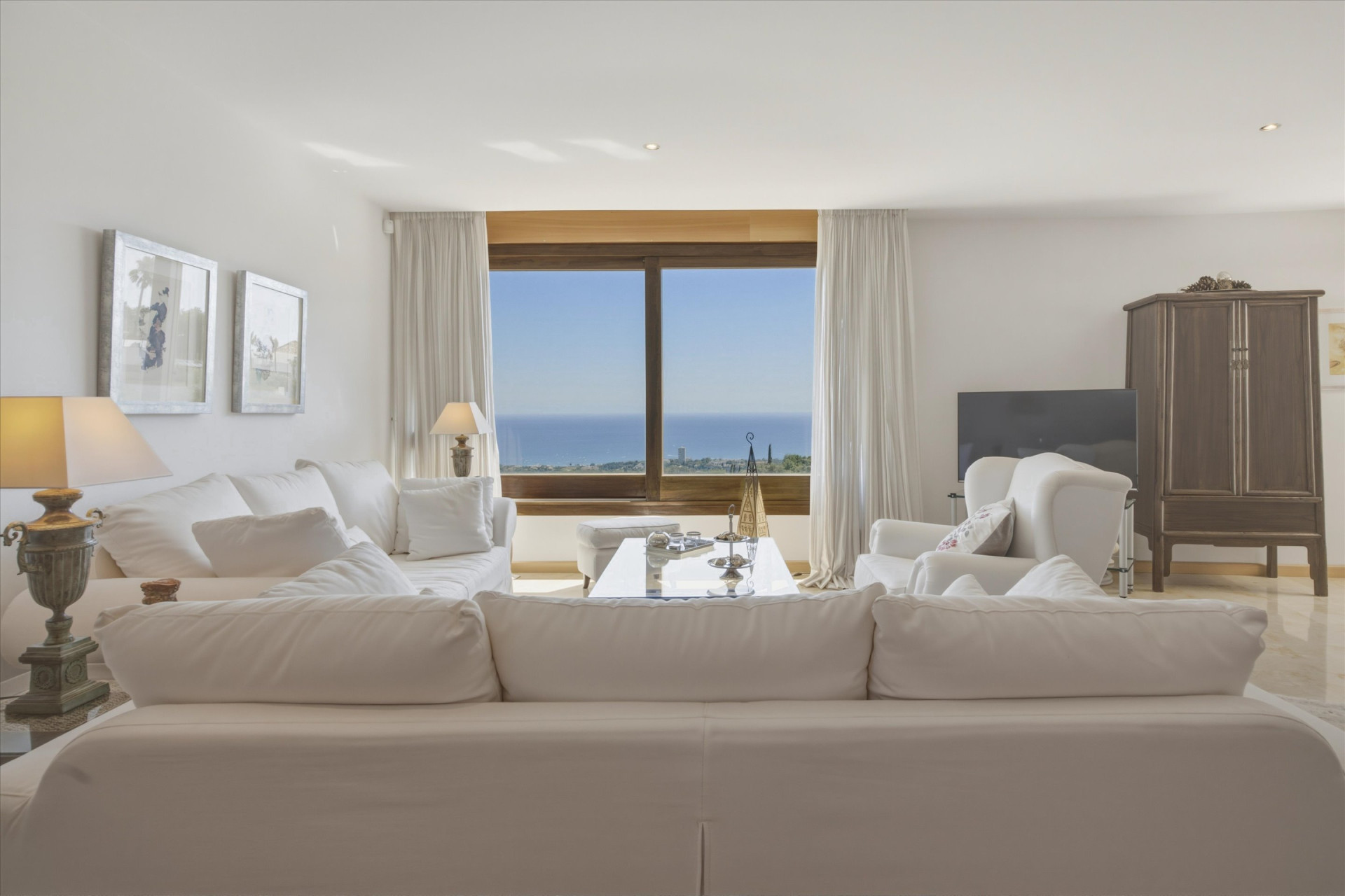 Piso de 3 Dormitorios en venta en Los Monteros, Marbella
