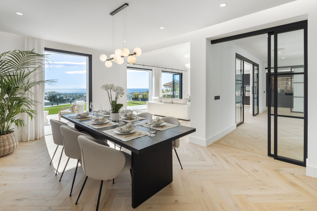 Casa de 5 Dormitorios y 7 Baños en venta en La Quinta, Benahavís