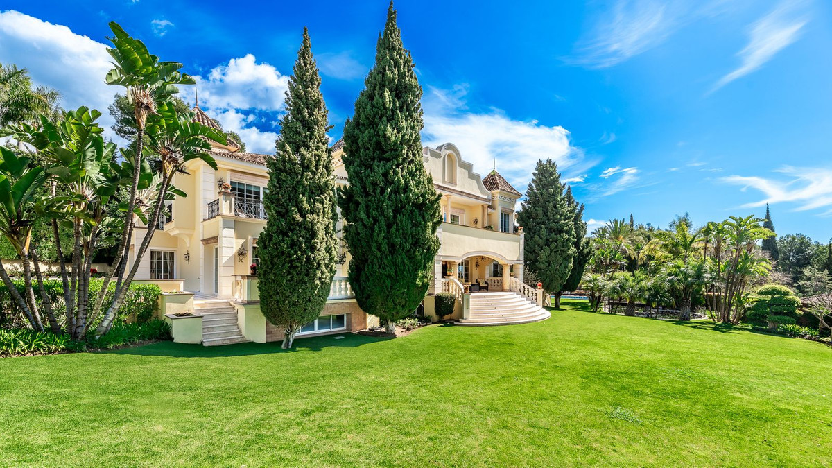 Casa de 6 Dormitorios en venta en Sierra Blanca, Marbella