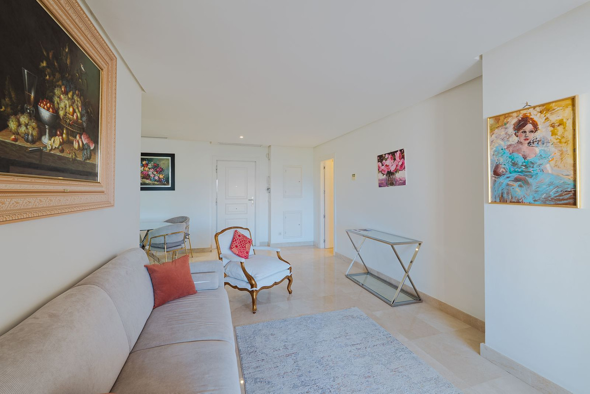 2 Bed - Apartment for Sale in Nueva Andalucia, Marbella