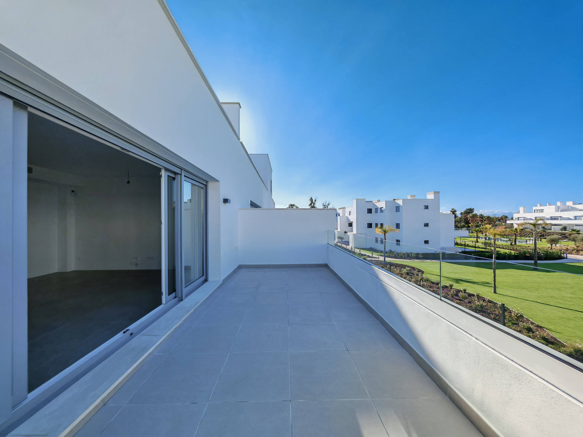 Piso de 2 Dormitorios en venta en Cancelada, Estepona