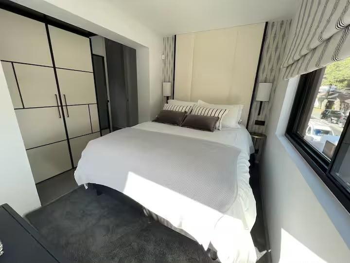 Casa de 5 Dormitorios en venta en El Rosario, Marbella