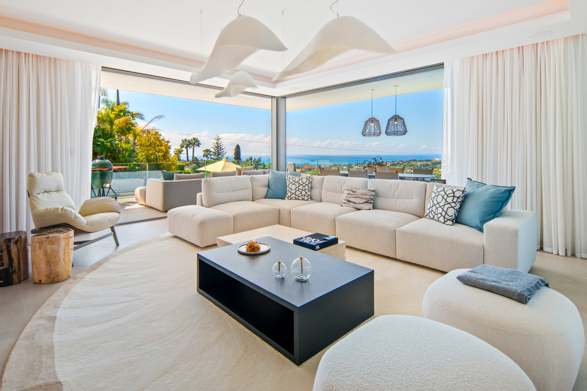 Casa de 4 Dormitorios en venta en El Rosario, Marbella