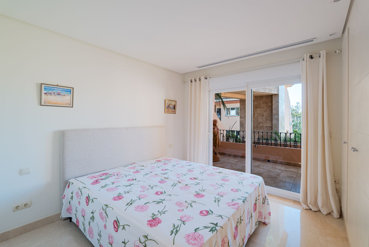 2 Bed - Apartment for Sale in Nueva Andalucia, Marbella