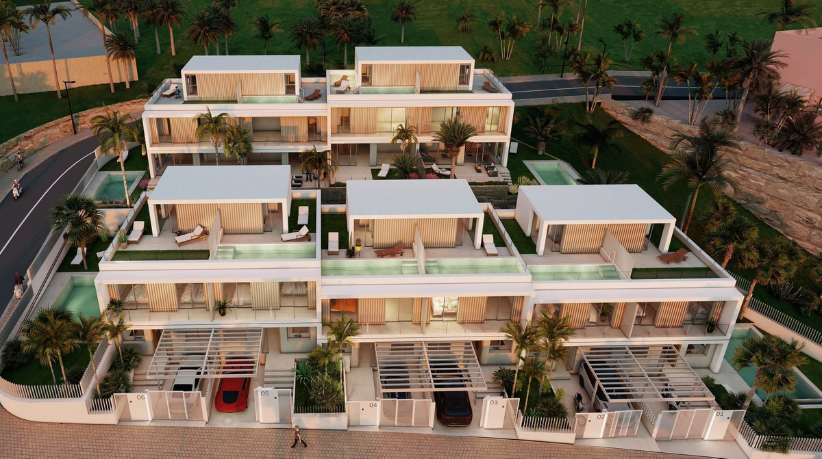 Casa Adosada de 4 Dormitorios y 3 Baños en venta en Estepona