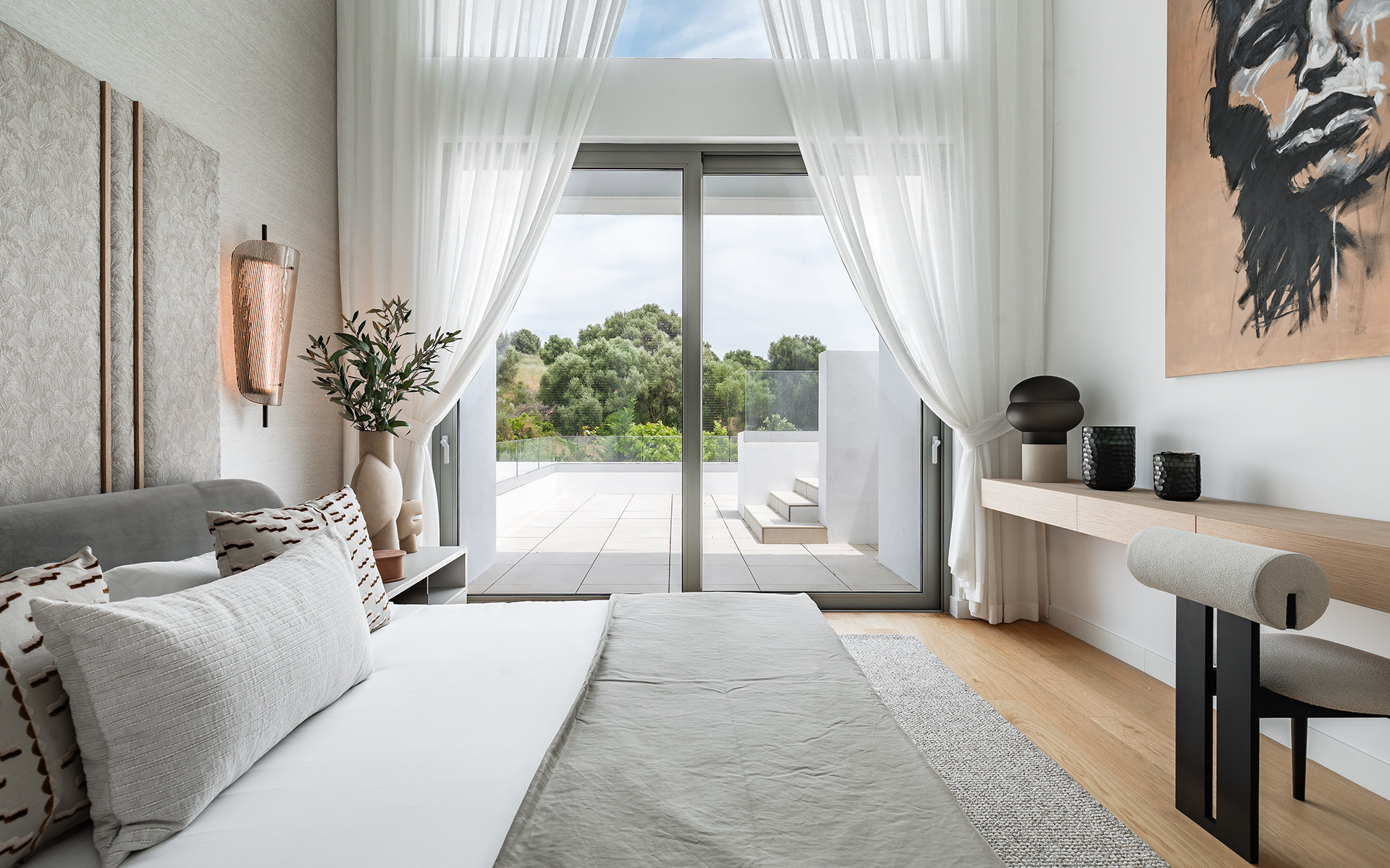5 Bed, 5 Bath - Villa for Sale in El Paraiso, Estepona