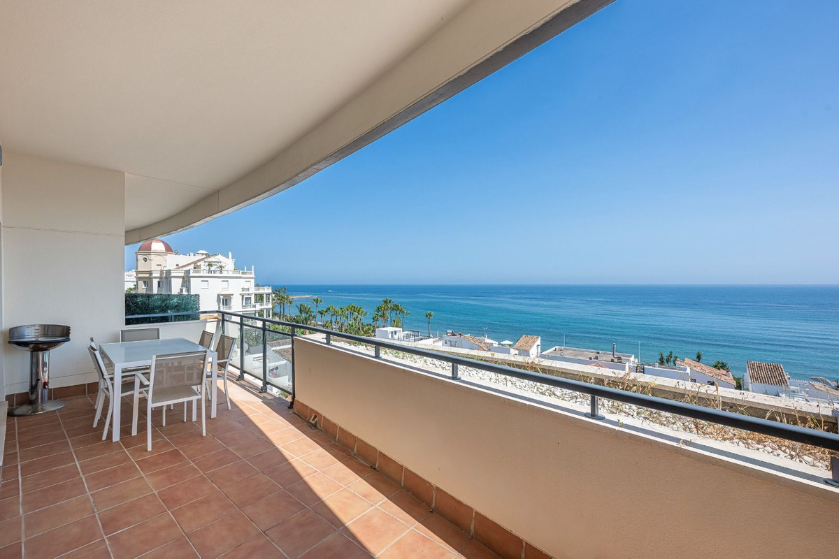 Ático de 3 Dormitorios y 2 Baños en alquiler en Estepona