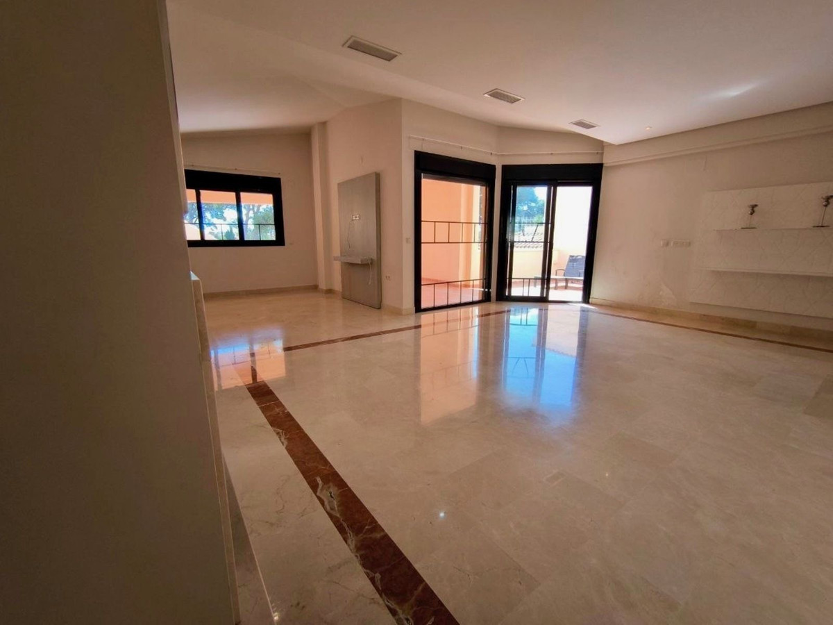 Ático de 3 Dormitorios y 4 Baños en venta en Puerto Banús