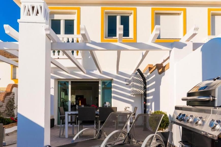 Ático de 2 Dormitorios en alquiler vacacional en Arroyo de la Miel, Benalmádena
