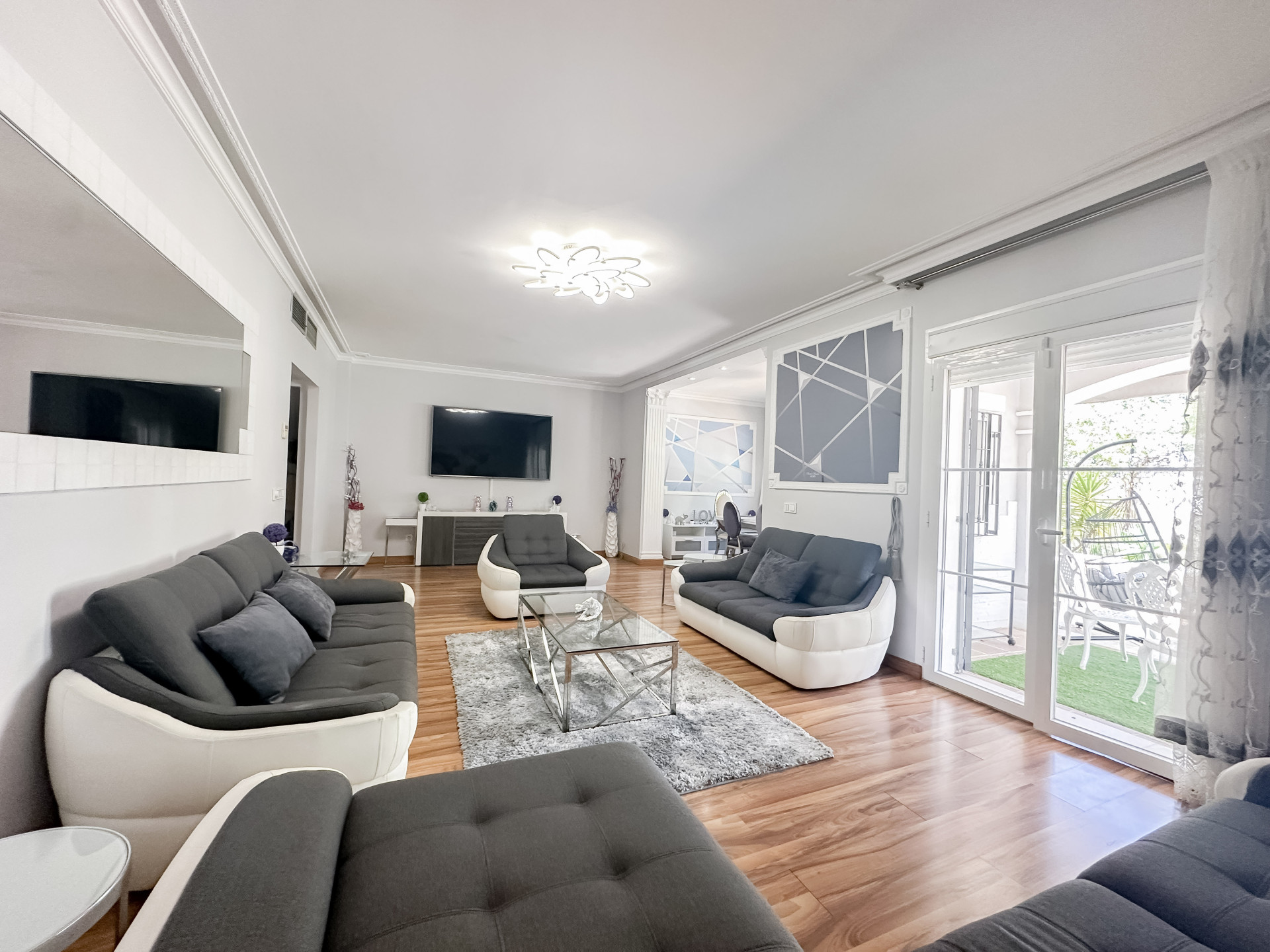 5 Bed - Villa for Sale in Marbella