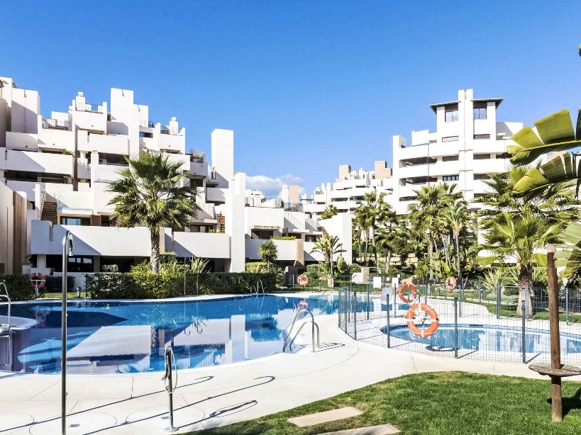 Piso de 2 Dormitorios en alquiler vacacional en La Alqueria, Estepona