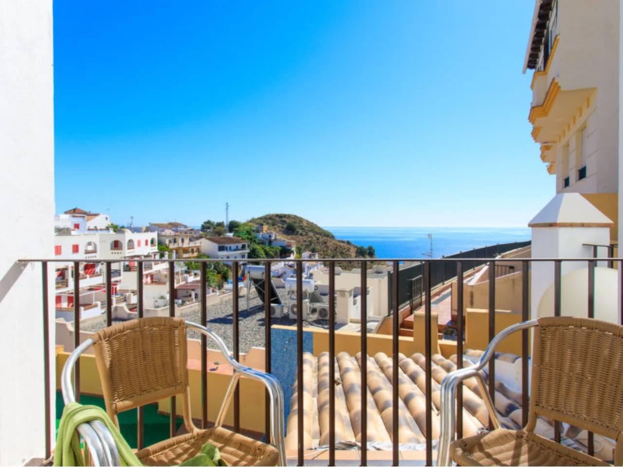 Casa Adosada de 5 Dormitorios y 2 Baños en alquiler vacacional en Almuñecar