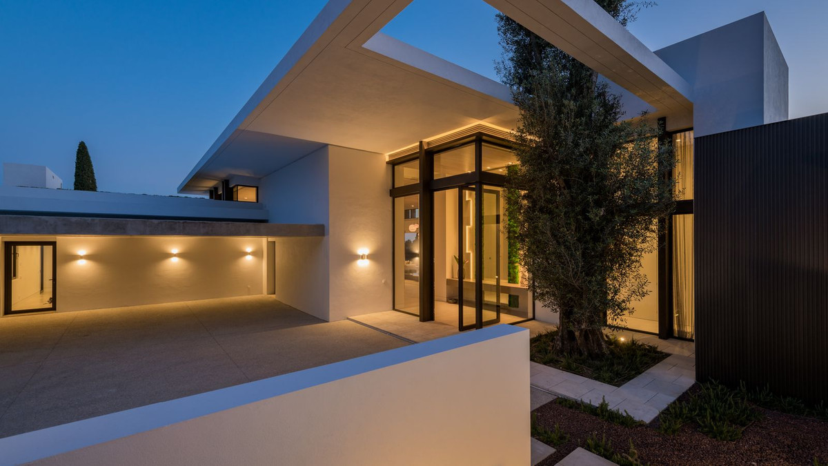 6 Bed, 6 Bath - Villa for Sale in Benahavis
