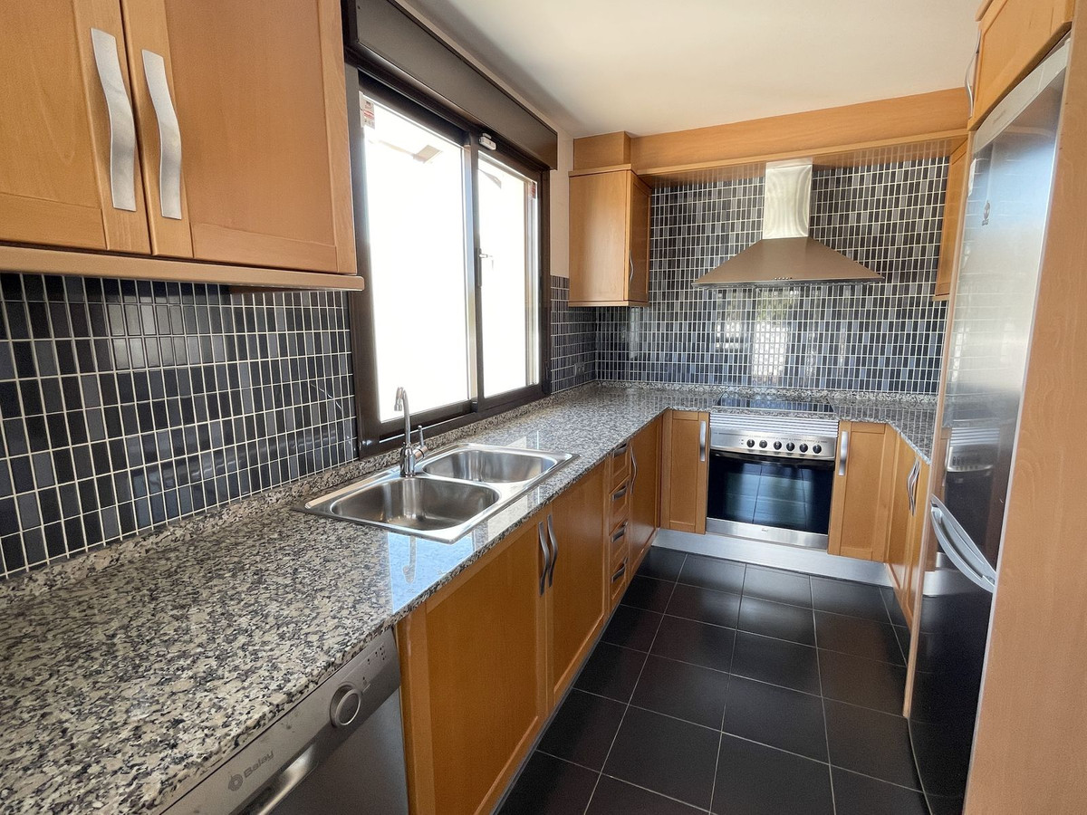 Piso de 3 Dormitorios en venta en Nueva Milla de Oro, Estepona