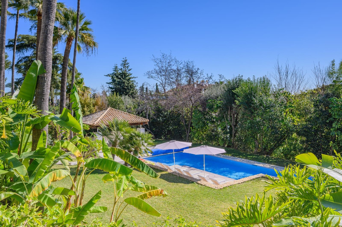 Finca de 6 Dormitorios en alquiler vacacional en Milla de Oro, Marbella